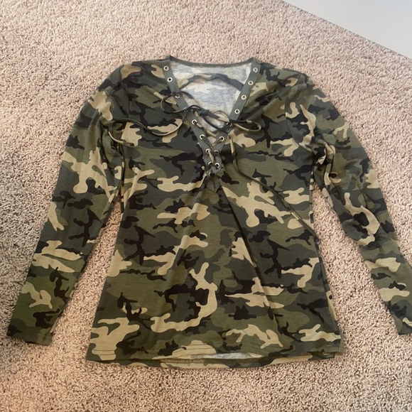Camo long sleeve shirt size large new never worn - Picture 1 of 4